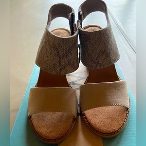 Toms Majorca cut out Canvas Block Heel sandals NWT and box